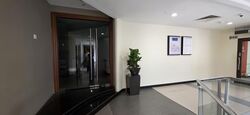 Lucky Plaza (D9), Retail #621732531